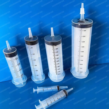 Plastic Syringe, Available in Capacities of 1000ml, 550ml, 350ml, 200ml, 100ml, 60ml, 20ml, 10ml, Suitable for Laboratory Dispensing, Dispensing Glue, Watering, and Veterinary Use