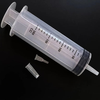 Plastic Syringe, Available in Capacities of 1000ml, 550ml, 350ml, 200ml, 100ml, 60ml, 20ml, 10ml, Suitable for Laboratory Dispensing, Dispensing Glue, Watering, and Veterinary Use